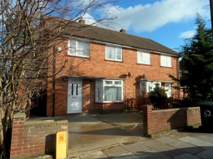 3 Bedroom Semi-Detached House To Rent In Acworth Crescent, Luton, LU4