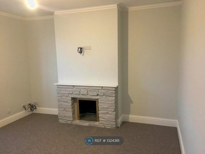 2 Bedroom Flat To Rent In Canterbury Road, Worthing BN13