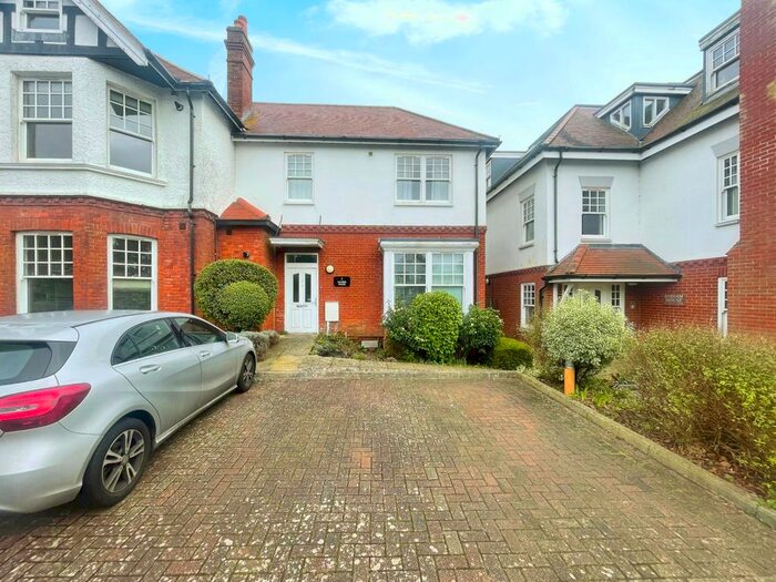 2 Bedroom Maisonette To Rent In West Avenue, Worthing, BN11