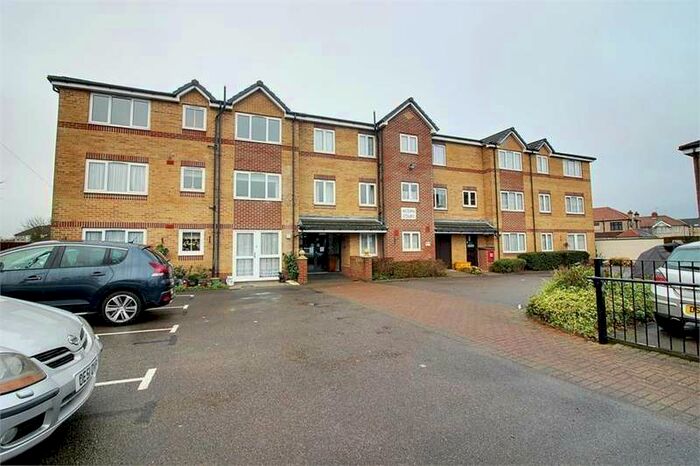 1 Bedroom Flat To Rent In Acorn Court, Waltham Cross, EN8