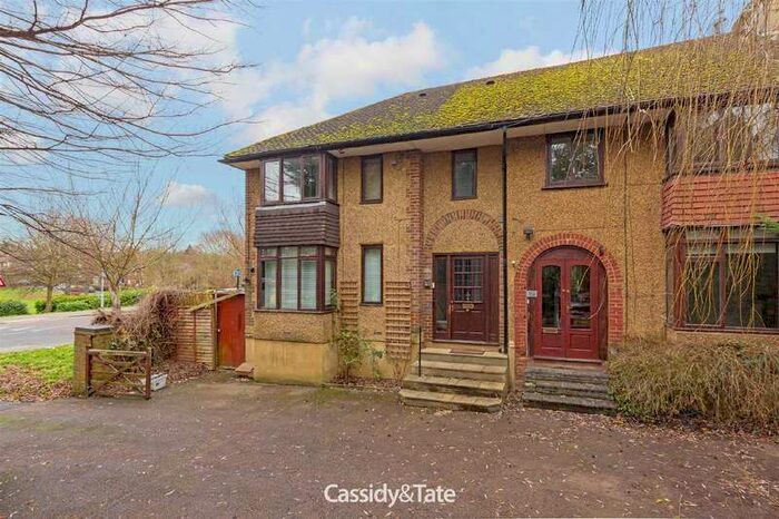 2 Bedroom Flat To Rent In Folly Lane, St Albans, AL3