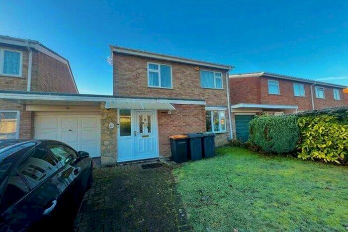 4 Bedroom Detached House To Rent In Arundel Drive, Bedford, MK41