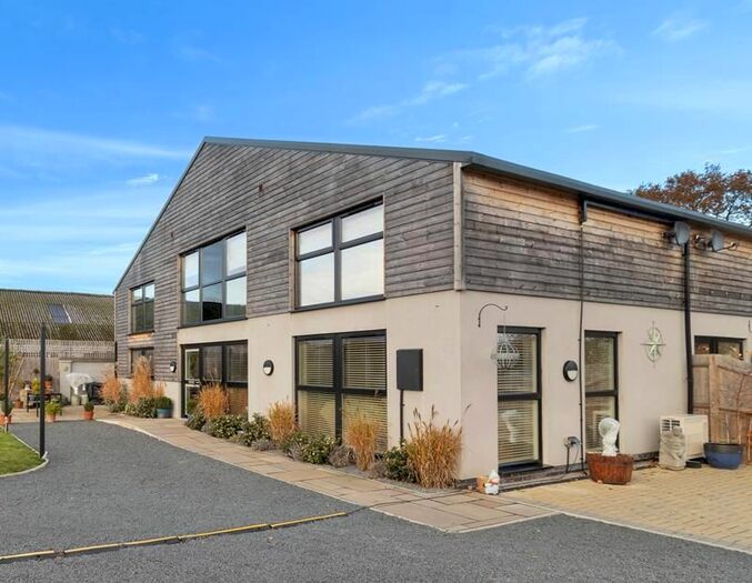 4 Bedroom End Of Terrace House For Sale In Meadow View, Worcester Road, Hanley Swan, Worcestershire, WR8