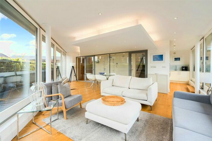 2 Bedroom Flat To Rent In Exmouth Market, London, EC1R