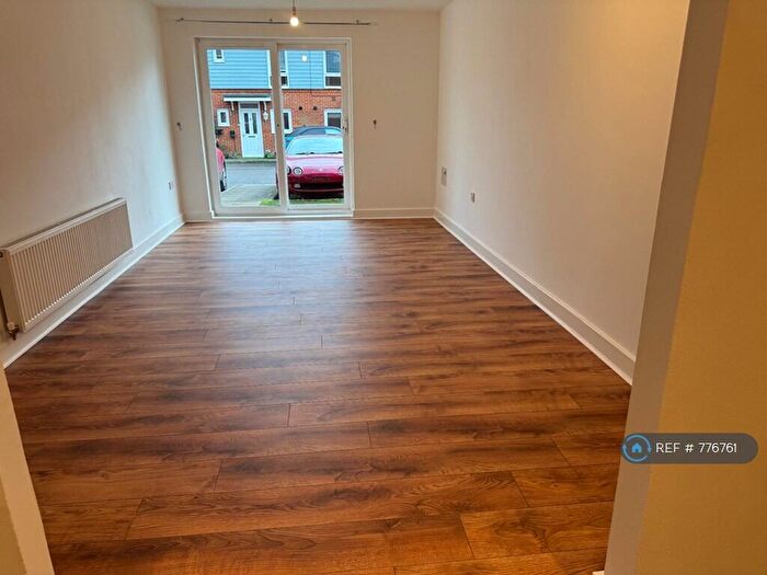 2 Bedroom Flat To Rent In Nutfield Court, Redhill, RH1