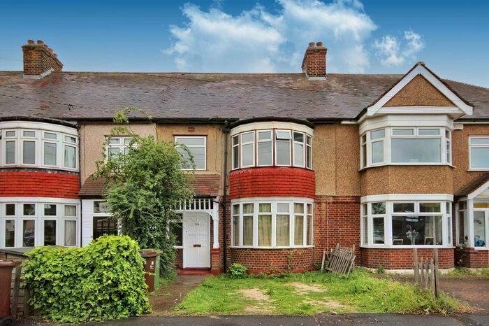 2 Bedroom Flat To Rent In High Road, Chadwell Heath, Romford, RM6