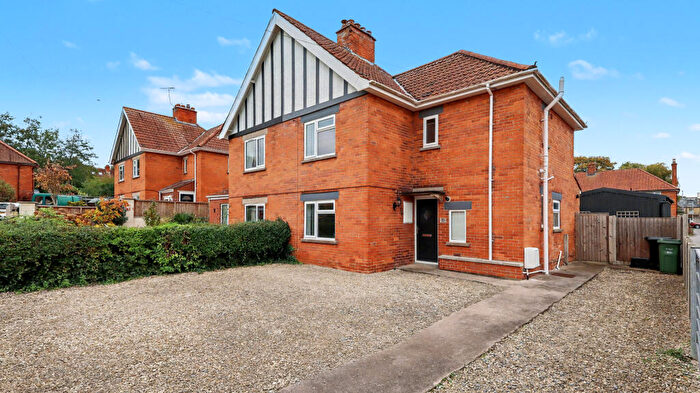 3 Bedroom Semi-Detached House For Sale In The Close, Glastonbury, BA6