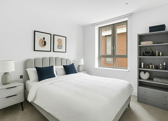 1 Bedroom Flat For Sale In Segrave Walk, London, W2