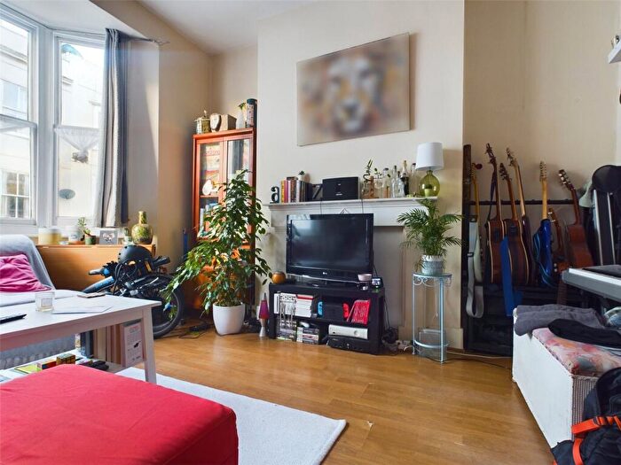 1 Bedroom Apartment To Rent In Lansdowne Street, Hove, BN3