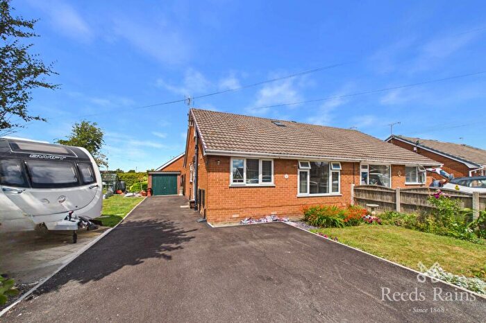 2 Bedroom Bungalow For Sale In Cotswold Drive, Grassmoor, Chesterfield, Derbyshire, S42