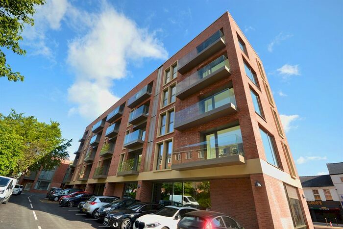 2 Bedroom Flat To Rent In Apt Valiant House, Altrincham, WA14