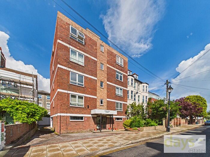 2 Bedroom Flat To Rent In Auckland Road East, Portsmouth, Hampshire, PO5