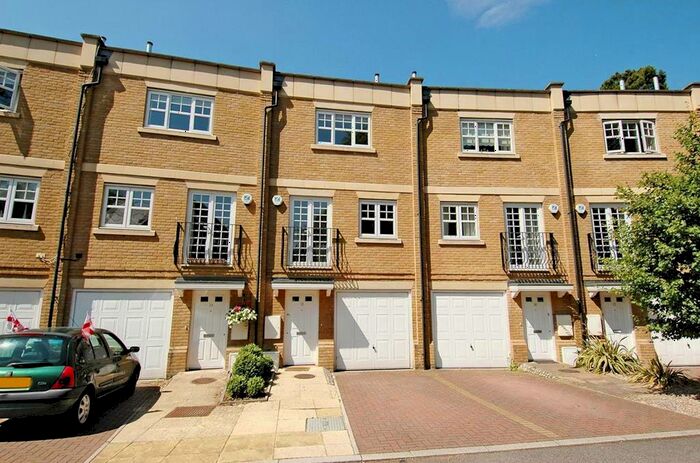 4 Bedroom Mews To Rent In Duchess Court, Oatlands Drive, KT13