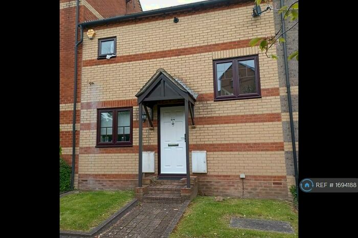 2 Bedroom Terraced House To Rent In Waterside Gardens, Reading, RG1