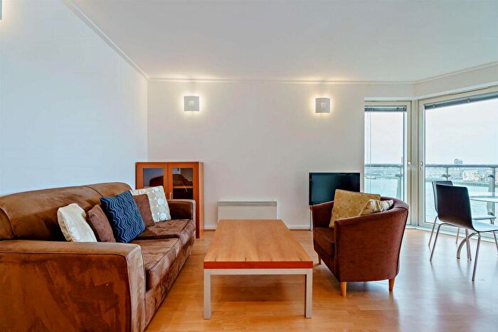 1 Bedroom Flat To Rent In Seacon Tower, Canary Wharf, E14