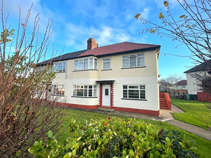 2 Bedroom Flat To Rent In Rothbury Gardens, Leeds, West Yorkshire, LS16