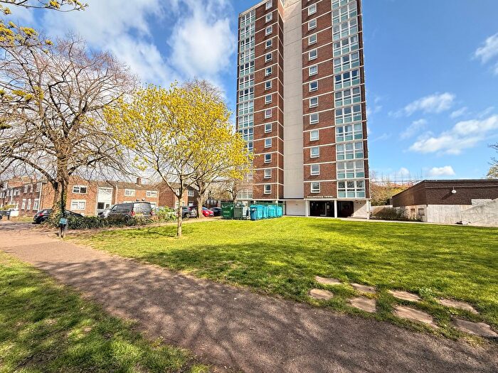 1 Bedroom Flat To Rent In Willowfield, Harlow, CM18