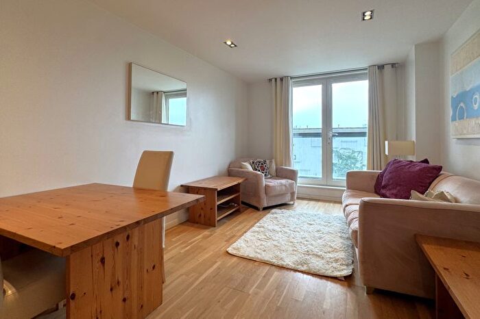 1 Bedroom Flat To Rent In Limeharbour, Crossharbour, E14