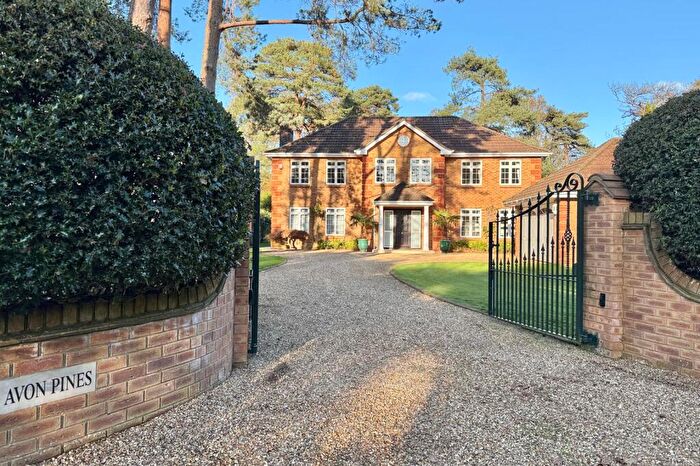 4 Bedroom Detached House For Sale In Warren Drive, BH24