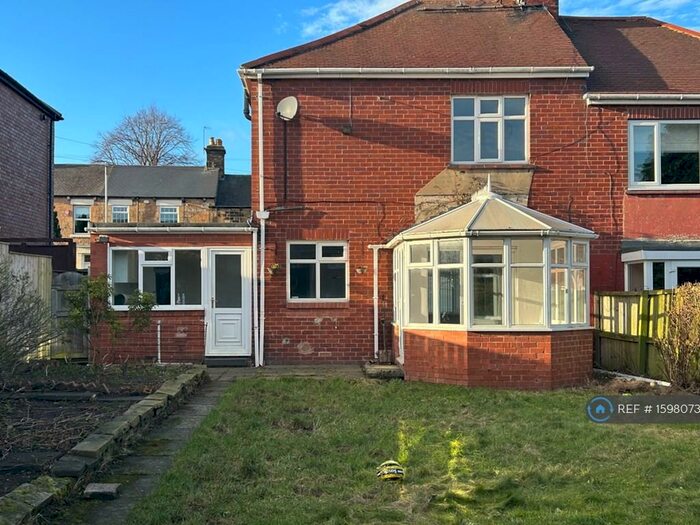 3 Bedroom Semi-Detached House To Rent In High Heworth Lane, Gateshead, NE10