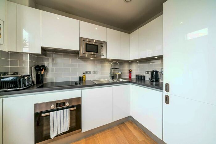 1 Bedroom Flat To Rent In Eastway, Hackney, London, E9
