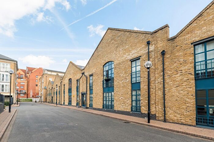 2 Bedroom Flat For Sale In Millennium Drive, London, E14