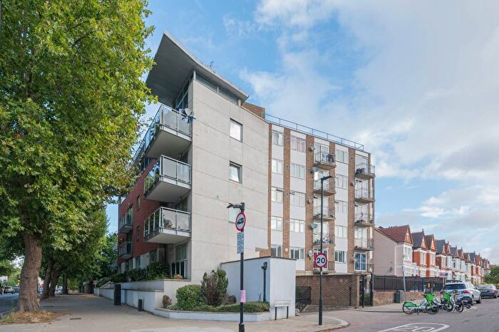 2 Bedroom Flat To Rent In Streatham High Road, Streatham, London, SW16