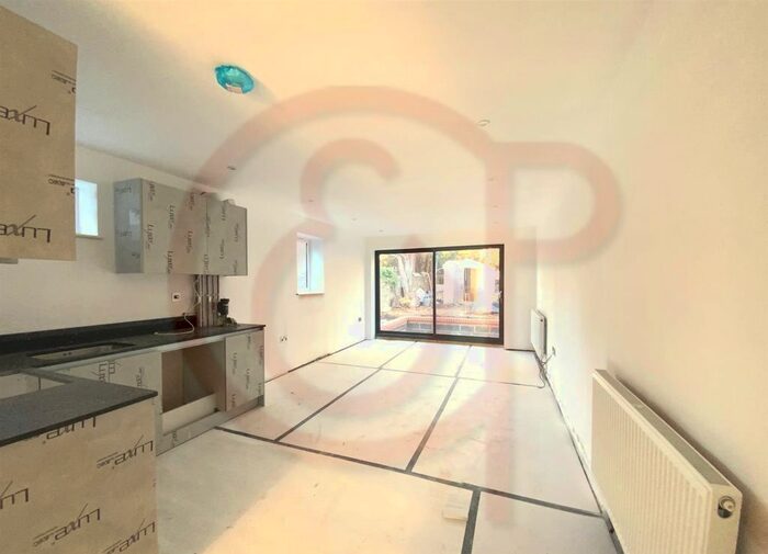 2 Bedroom Flat To Rent In Madeley Road, Ealing W5