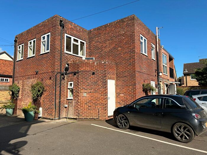 2 Bedroom Apartment To Rent In Rear Of High Street, Bovingdon, HP3