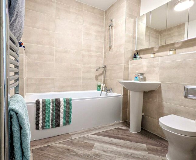 2 Bedroom Coach House To Rent In Windell Street, Combe Down, Bath, BA2