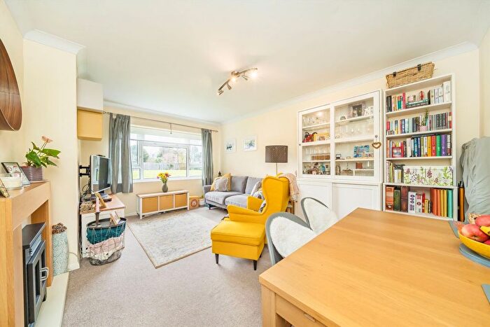 2 Bedroom Flat For Sale In Conway Road, Whitton, TW4