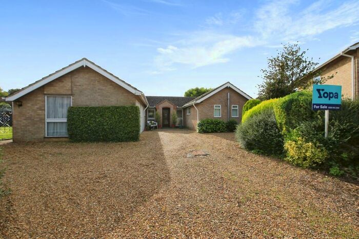 3 Bedroom Detached Bungalow For Sale In Abbots Close, Huntingdon, PE26