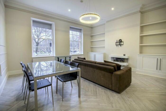 2 Bedroom Apartment To Rent In Park Square East, Leeds, LS1