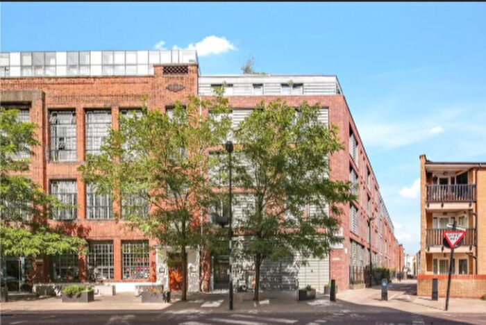 2 Bedroom Flat To Rent In Richmond Road, London, E8