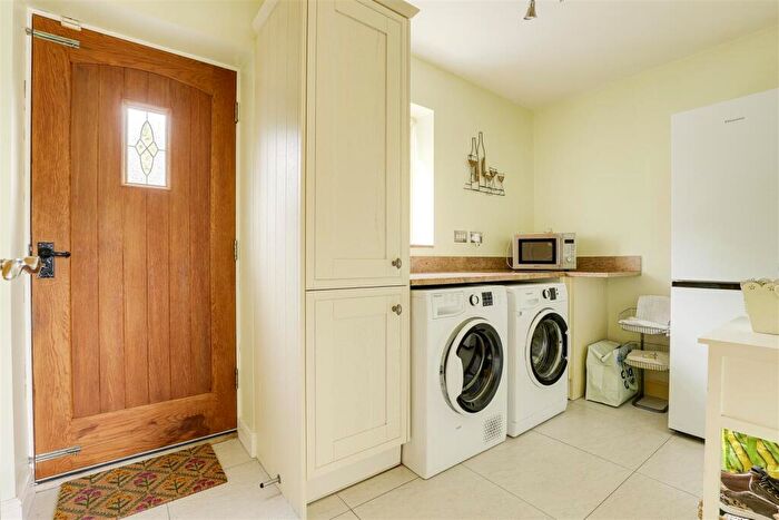 2 Bedroom Cottage For Sale In Adbolton Lane, West Bridgford, Nottinghamshire, NG2