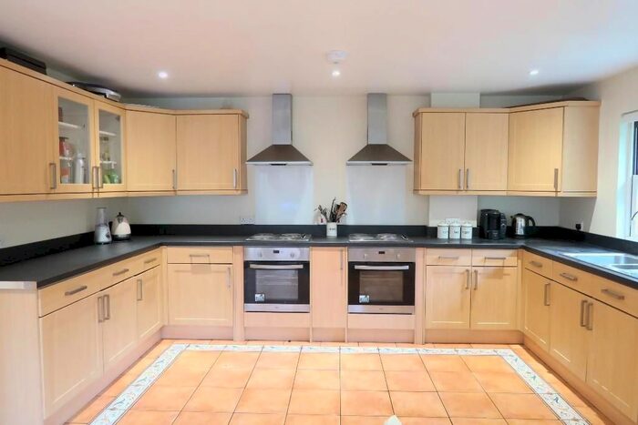 6 Bedroom Property To Rent In Brighton Road, Southampton, SO15