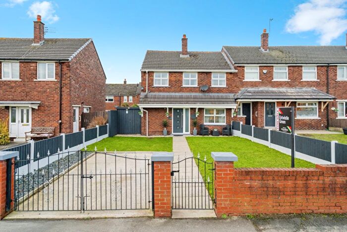 3 Bedroom Semi-Detached House For Sale In Borsdane Avenue, Wigan, Lancashire, WN2