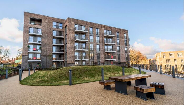 1 Bedroom Flat To Rent In Medawar Drive, London, NW7