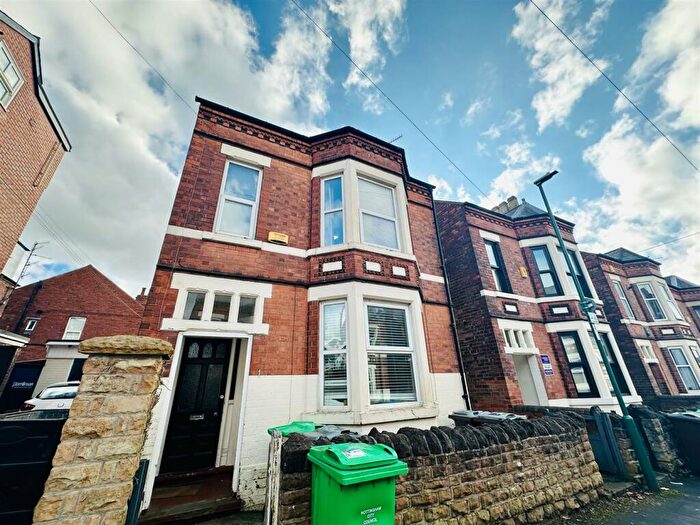 6 Bedroom House To Rent In Dunlop Avenue, Nottingham, NG7