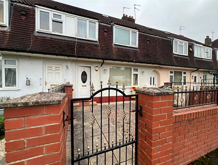 3 Bedroom Terraced House For Sale In Foundry Avenue, Leeds, LS8