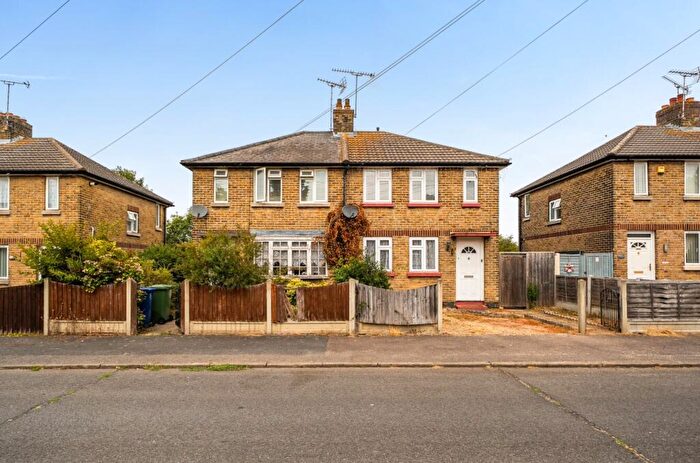 3 Bedroom Semi-Detached House For Sale In Moss Road, South Ockendon, Essex, RM15