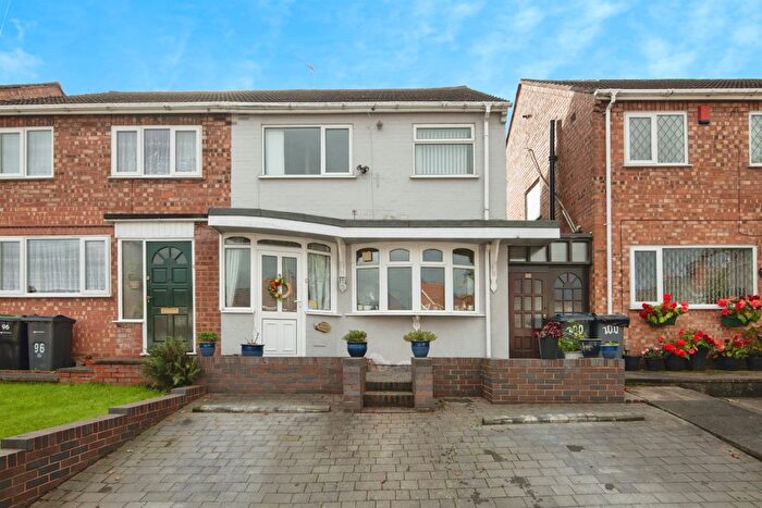 4 Bedroom Semi Detached House For Sale In Cramlington Road, Birmingham, B42