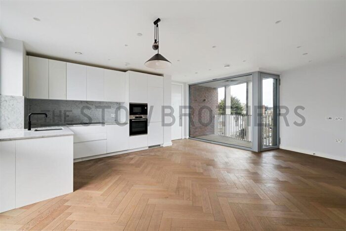 1 Bedroom Flat To Rent In Maple Path, Hackney, E5