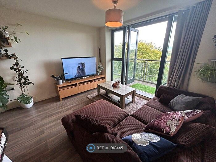 2 Bedroom Flat To Rent In Vantage Point, Greenhithe, DA9