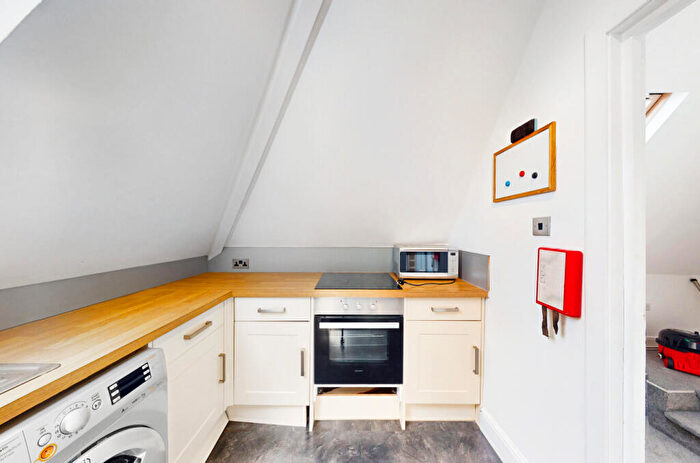 3 Bedroom Terraced House To Rent In Chelsea Road, BA1