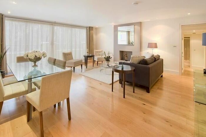 2 Bedroom Flat To Rent In Eaton Square, Belgravia, London, SW1W
