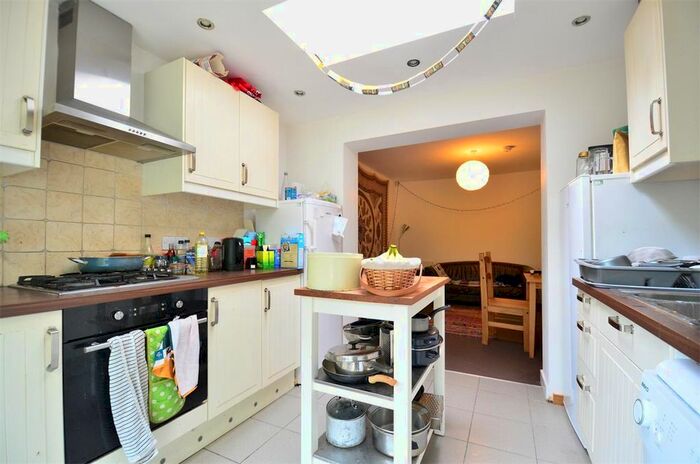 5 Bedroom Semi-Detached House To Rent In Lodgehill Road Selly Oak, Birmingham B29