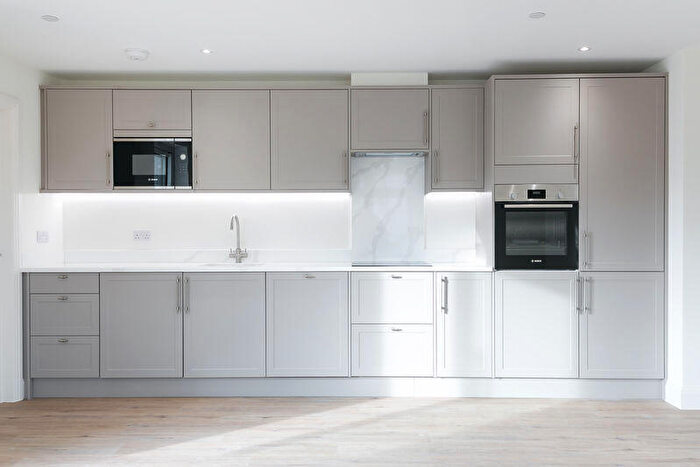 3 Bedroom Flat For Sale In Brompton House, Brambledown Road, Sanderstead, CR2