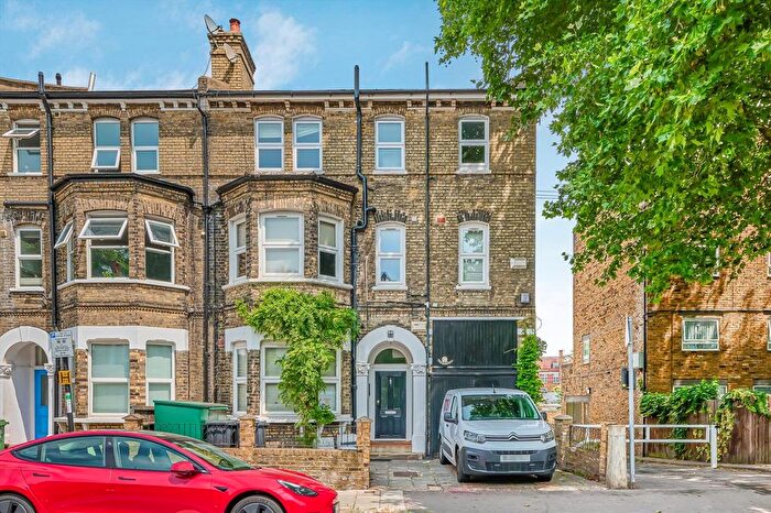 2 Bedroom Flat To Rent In Union Road, Clapham, SW4
