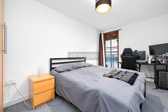 2 Bedroom Flat To Rent In Crampton Street, London, SE17